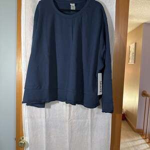 Behind The Seams Women's Long Sleeve Pullover‎ Sweatshirt